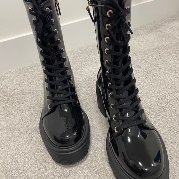 Stuart Weitzman Soho Black Patent Bootie NWOT 8 - Picture 10 of 10